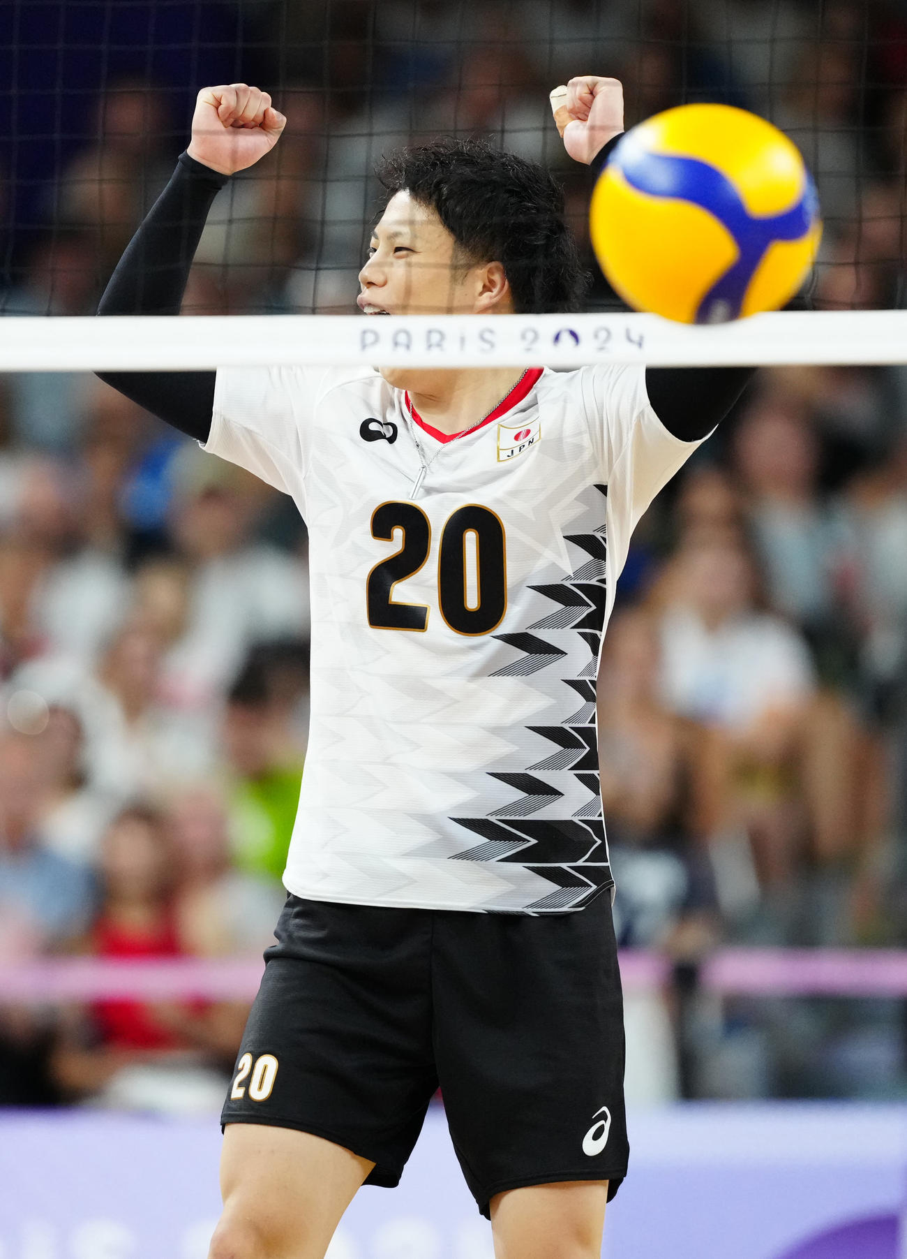 日本対アルゼンチン　第2セット、得点で喜ぶ山本（撮影・江口和貴）