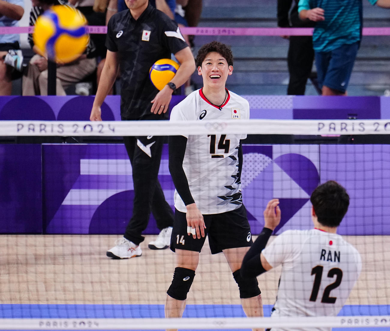 日本対米国　試合前、笑顔を見せる石川（撮影・垰建太）