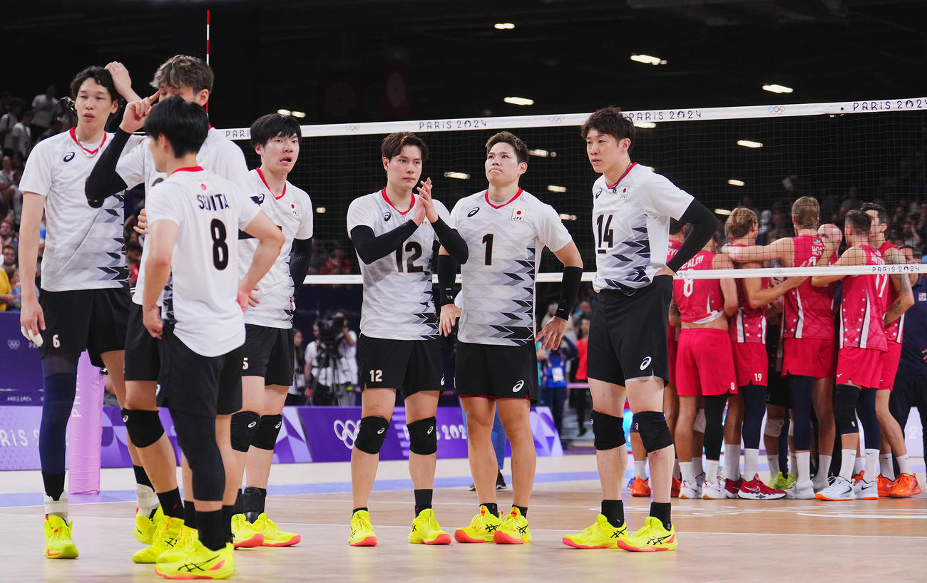 日本対米国　予選突破を決めるも米国に敗れ渋い表情の日本の選手たち（撮影・垰建太）