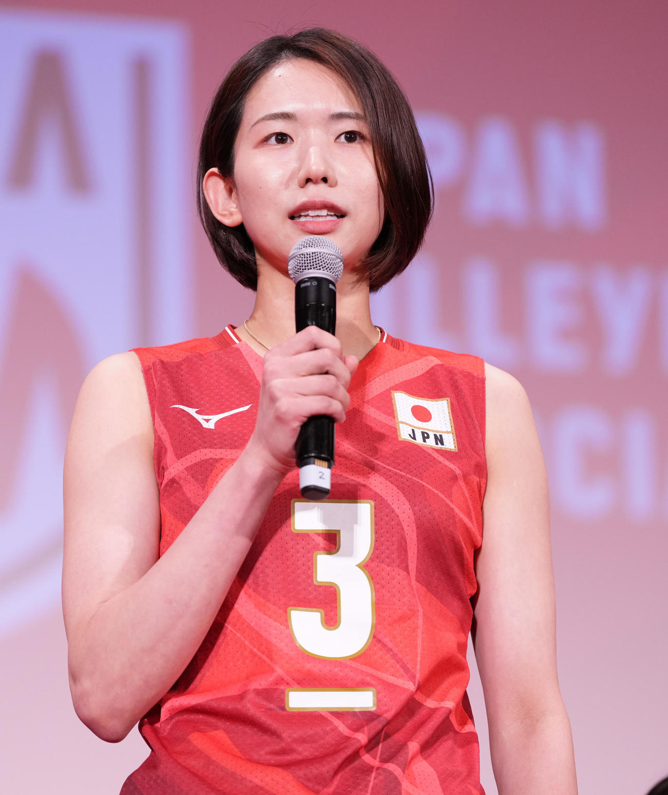 2024年7月8日、日本バレーボール協会のパリ五輪壮行会であいさつする古賀