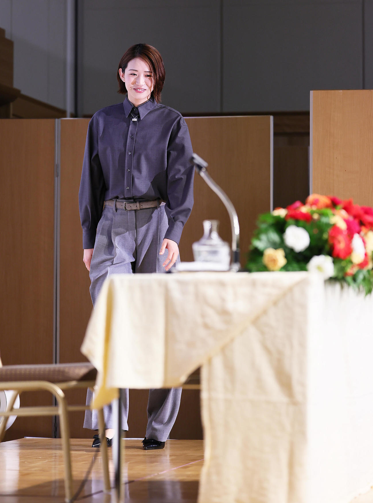 引退会見に臨む古賀（撮影・足立雅史）