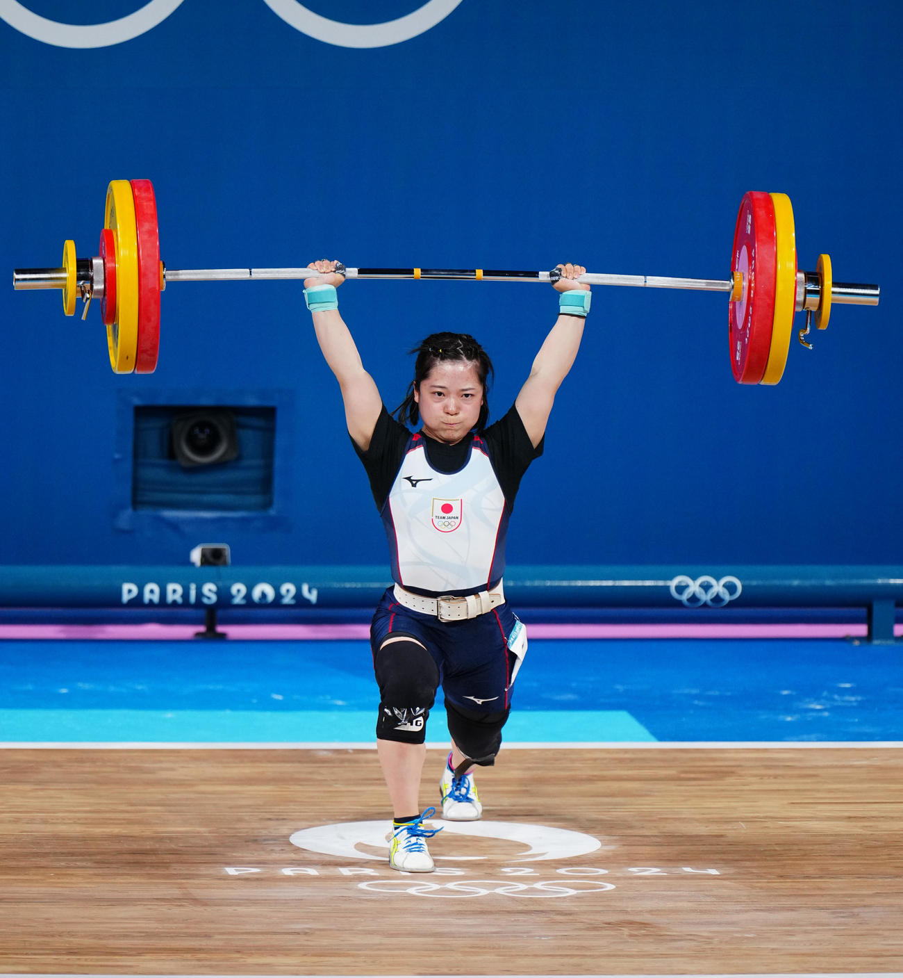 重量挙げ女子49キロ級、クリーンアンドジャークで108キロを挙げる鈴木（撮影・垰建太）