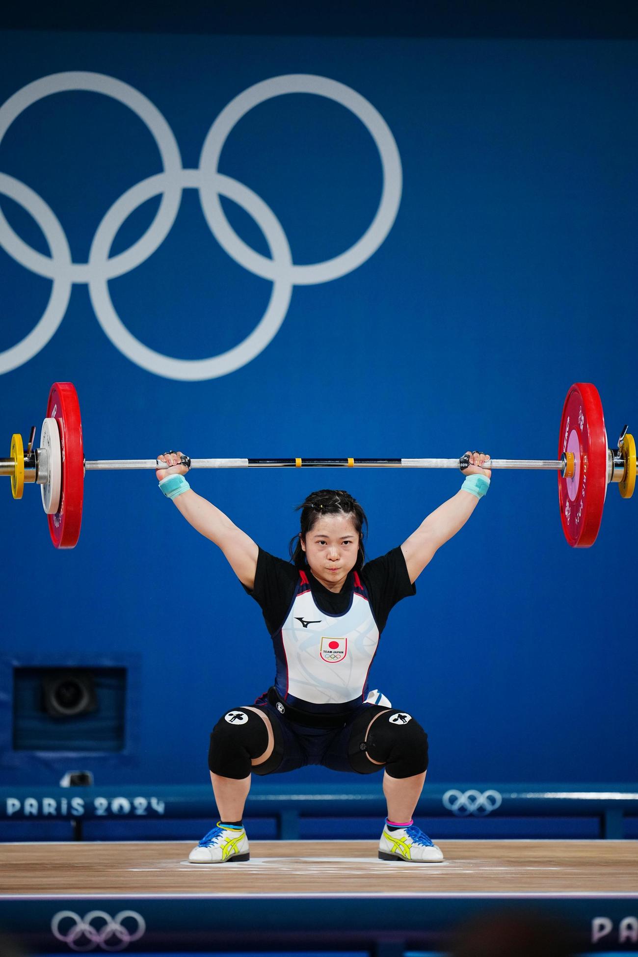 重量挙げ女子49キロ級、スナッチで83キロを挙げる鈴木（撮影・垰建太）