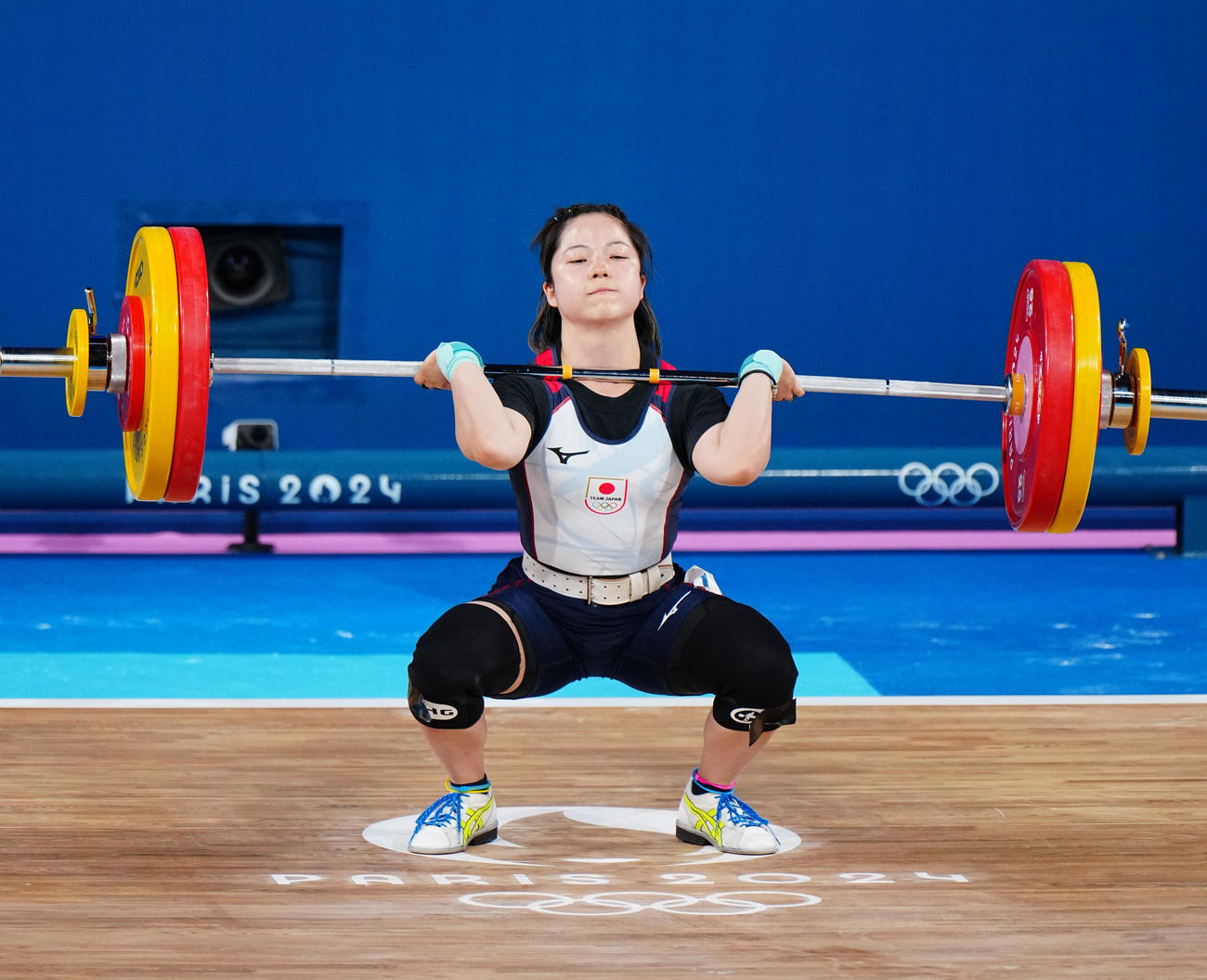 重量挙げ女子49キロ級、クリーンアンドジャークで108キロを挙げる鈴木（撮影・垰建太）