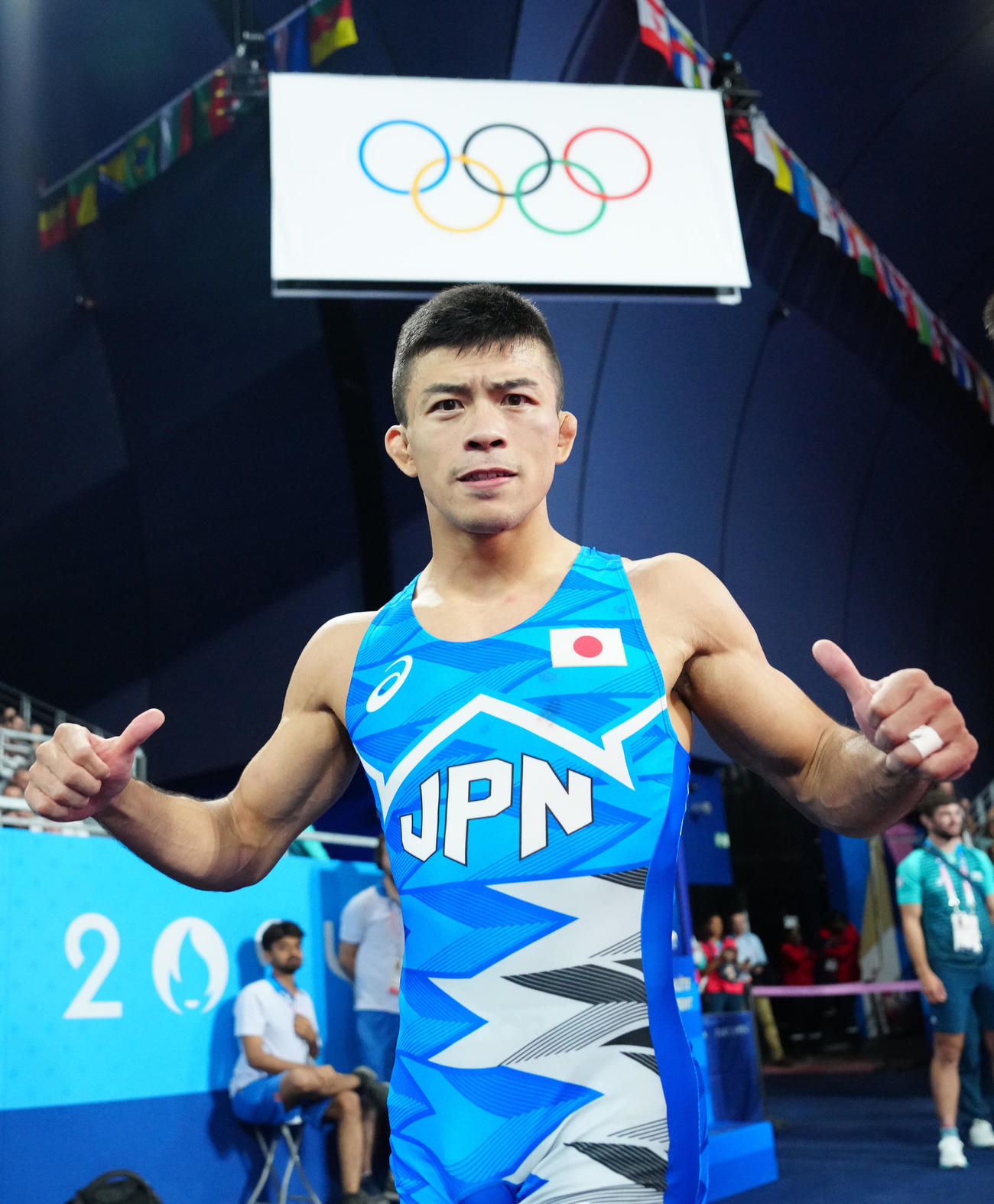 男子グレコローマンスタイル60キロ級準決勝でキルギスのシャルシェンベコフに勝利しポーズを決める文田（撮影・江口和貴）