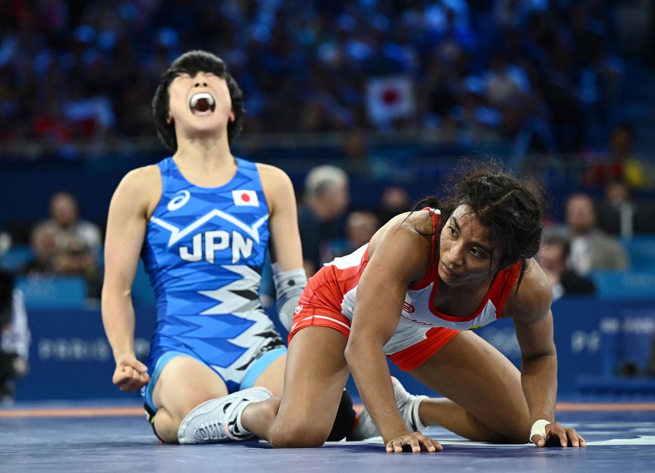 女子53キロ級決勝　エクアドルの選手に勝利し、雄叫びを上げる藤波朱理（ロイター）