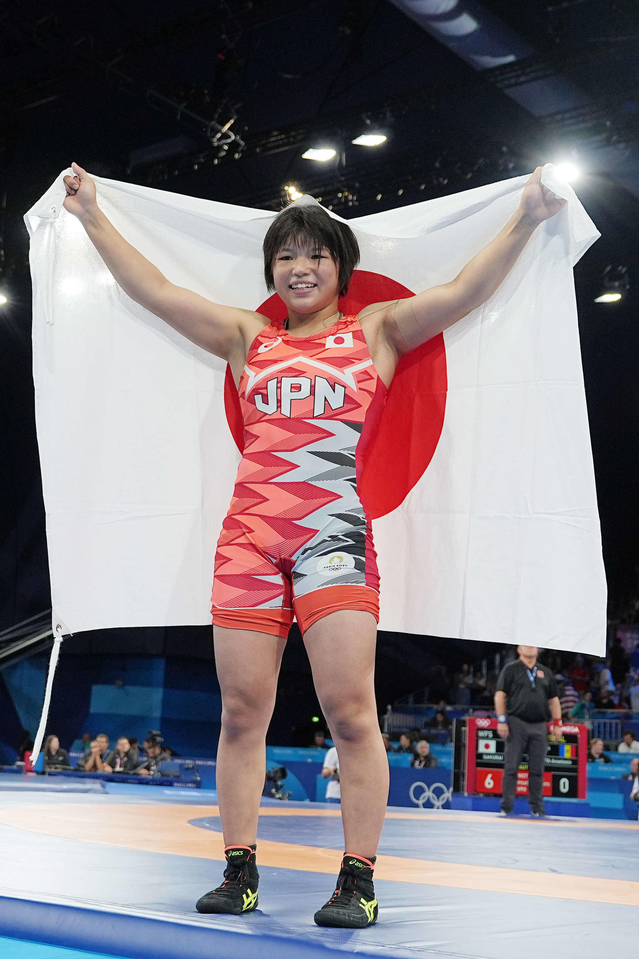 女子フリースタイル57キロ級　決勝　アナスタシア・ニキタと対戦し金メダルを獲得した桜井つぐみ（撮影・パオロ　ヌッチ）