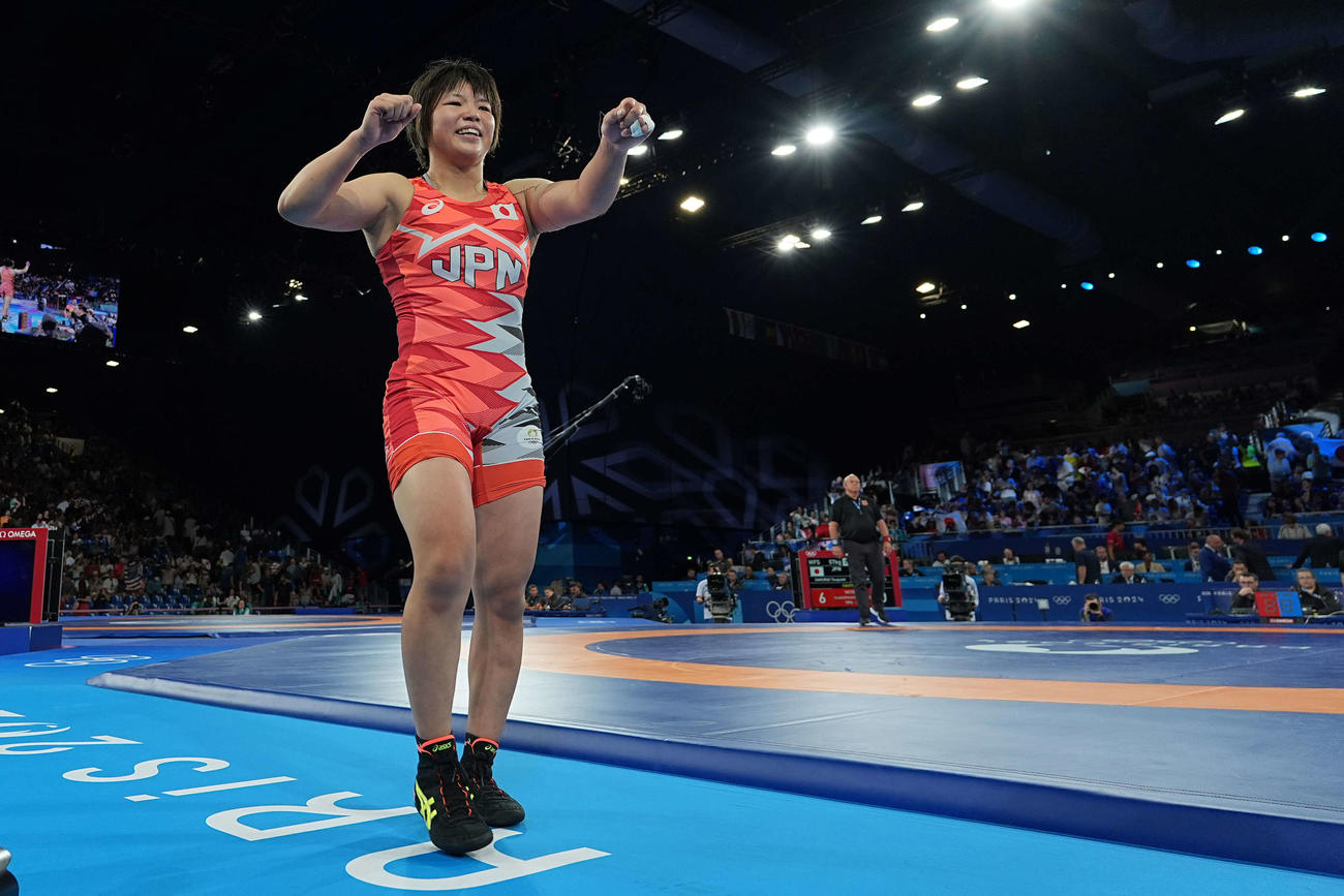 女子フリースタイル57キロ級　決勝　アナスタシア・ニキタと対戦し金メダルを獲得した桜井つぐみ（撮影・パオロ　ヌッチ）