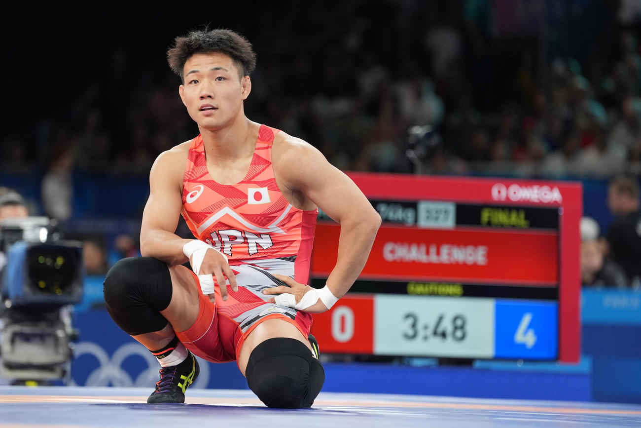 フリースタイル74キロ級決勝　ラザムベク・ジャマロフ（左）にフォール負けした高谷大地（撮影・パオロ　ヌッチ）