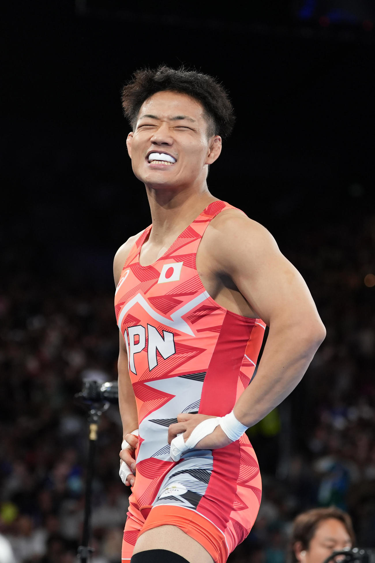 フリースタイル74キロ級決勝　ラザムベク・ジャマロフ（左）にフォール負けした高谷大地（撮影・パオロ　ヌッチ）