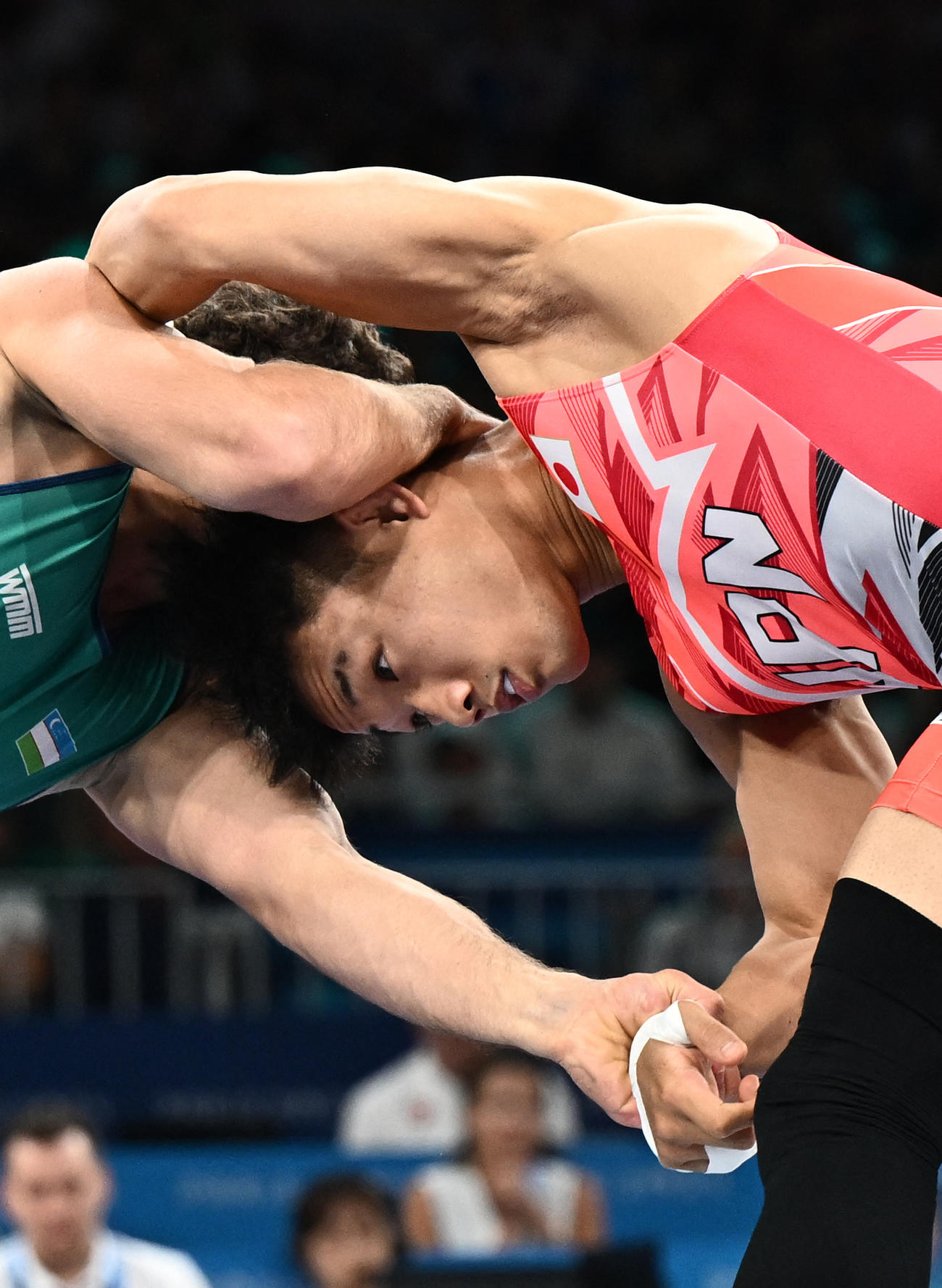 男子フリースタイル74キロ級決勝　ジャマロフ（ウズベキスタン）にフォール負けし、銀メダルとなった高谷大地（ロイター）