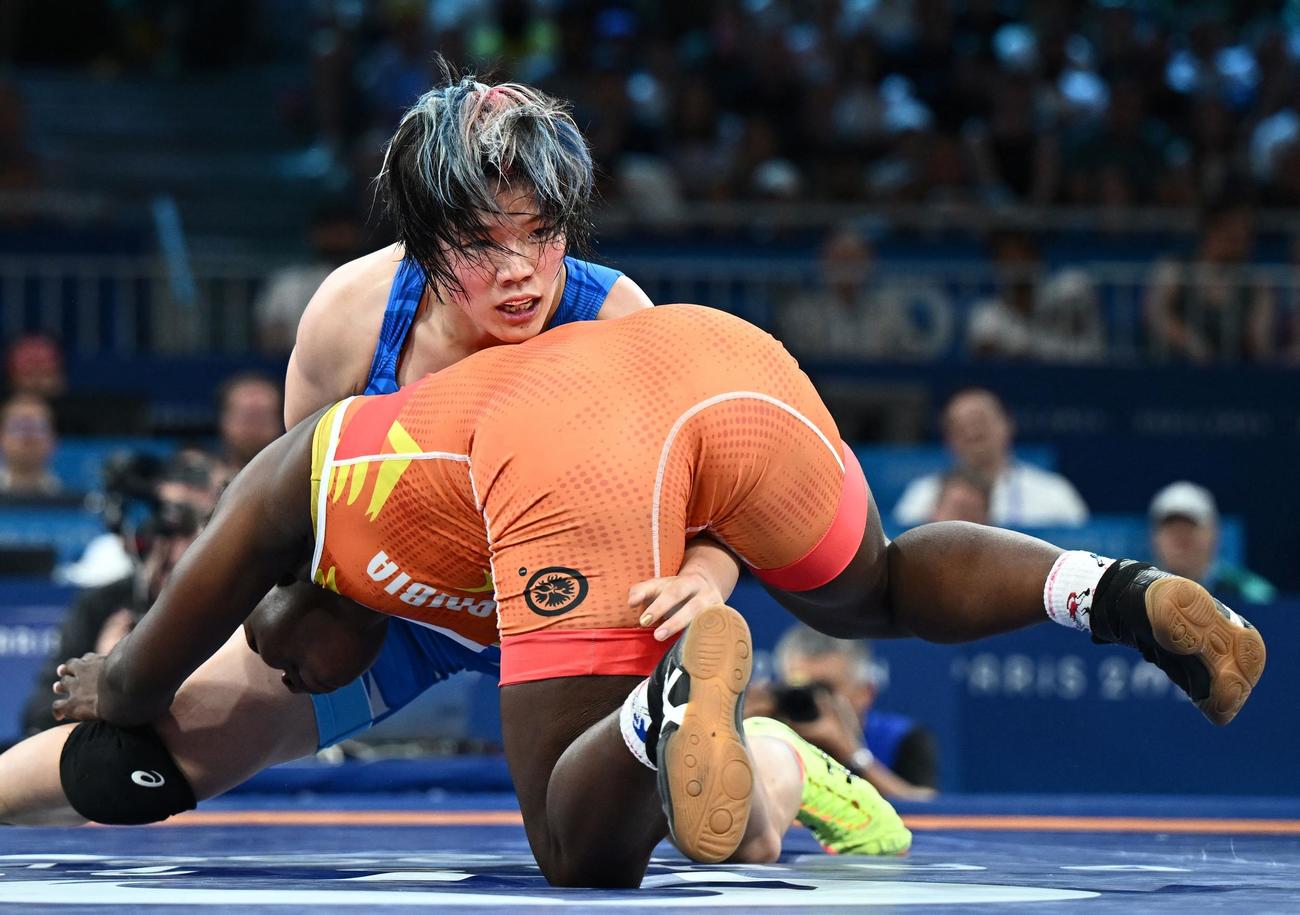 女子76キロ級準決勝　決勝進出を決めた鏡優翔（ロイター）