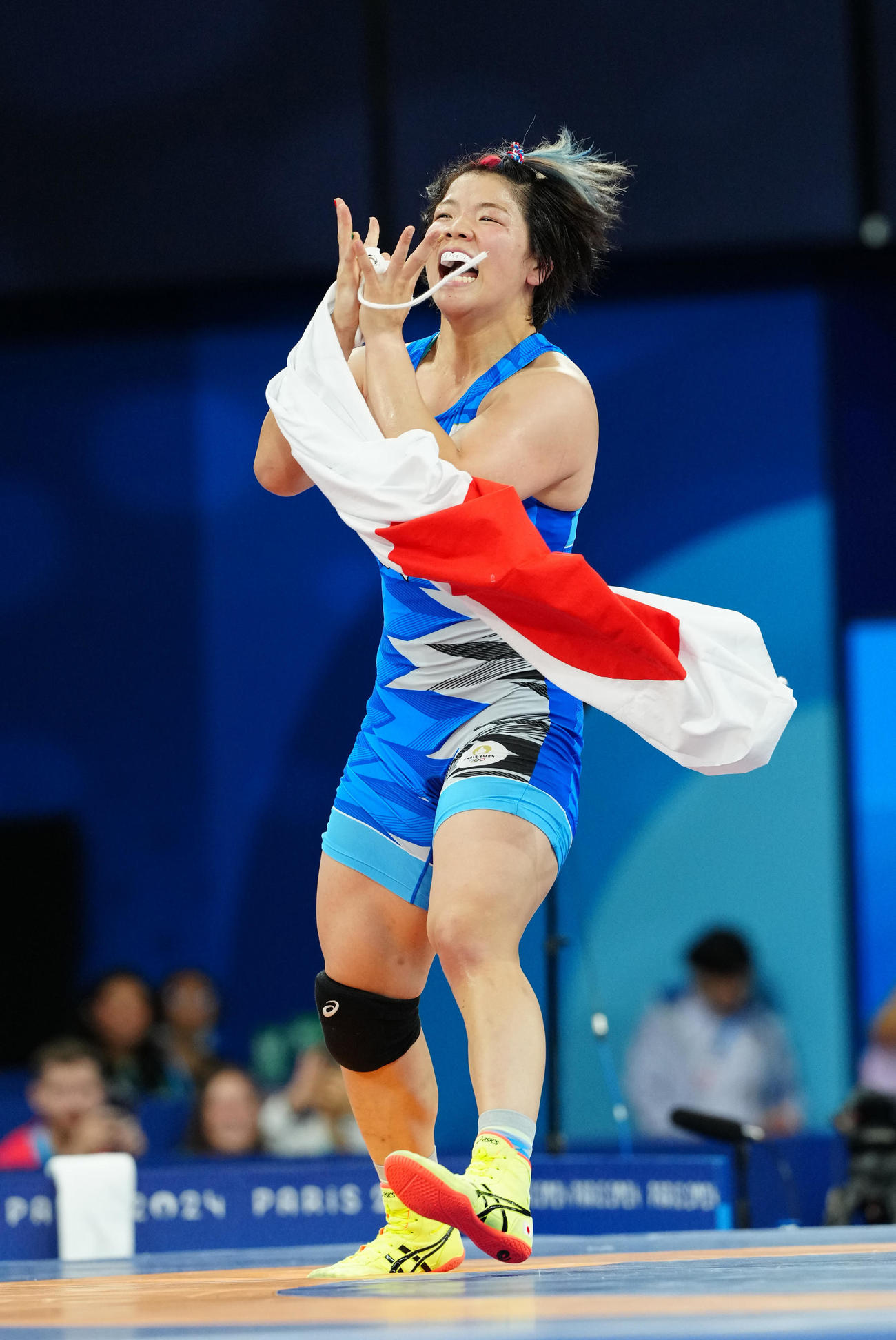 女子76キロ級で優勝し歓喜する鏡（撮影・江口和貴）