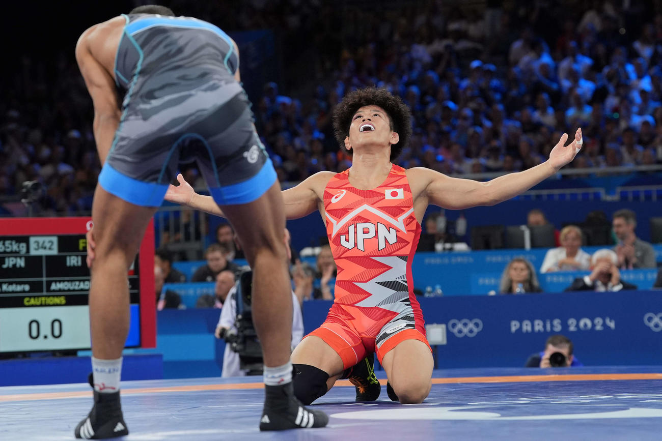 男子フリースタイル65キロ級決勝　アムザドハリリを破った清岡は笑顔を見せる（撮影・パオロ　ヌッチ）