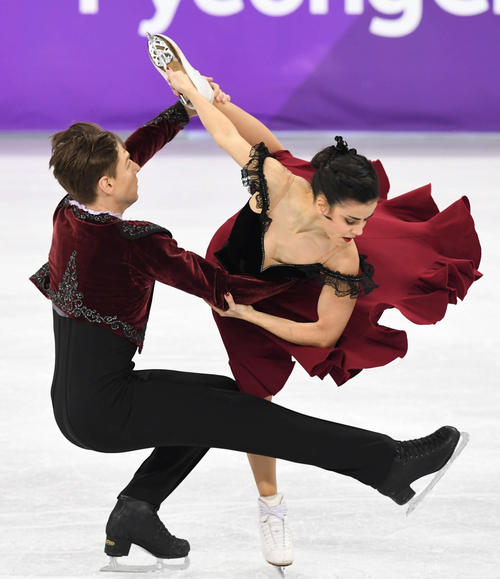 アイスダンスフリーで演技をするスペイン、サラ・ウルタド(右)とキリル・ハリャビン(撮影・山崎安昭)