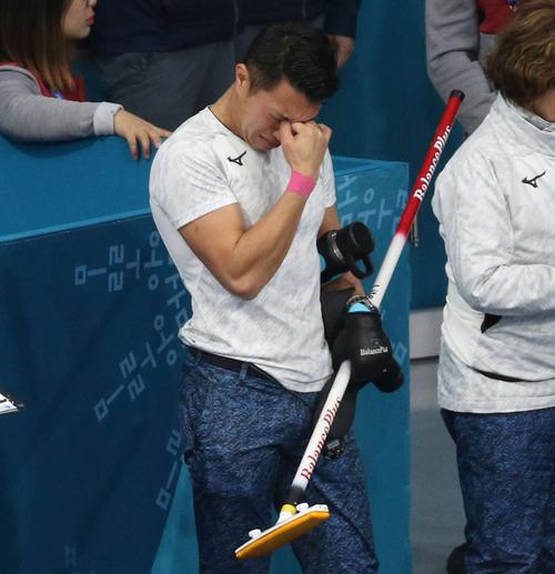 日本対韓国　韓国に敗れ１次予選敗退が決まった日本代表セカンドの山口は涙を流す（撮影・河野匠）