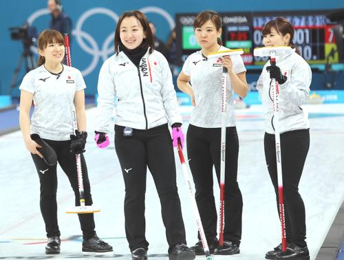 カーリング１次リーグ　日本対スイス　日本女子。左から鈴木夕湖、藤沢五月、吉田知那美、吉田夕梨花（撮影・ＰＮＰ）