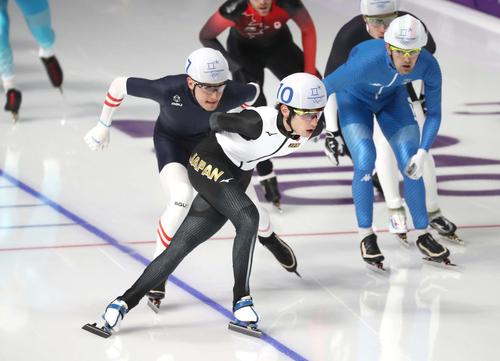 決勝に進出したウイリアムソン師円（中央）（撮影・黒川智章）