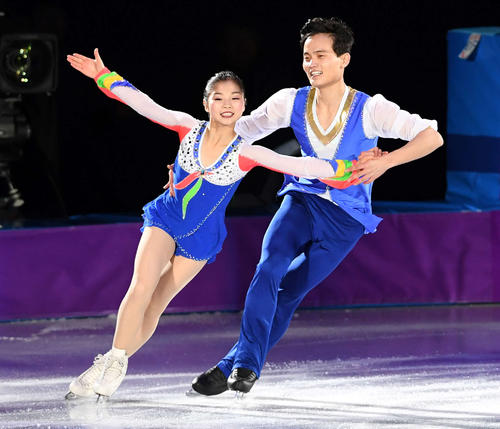 エキシビションで演技するリョム・テオク、キム・ジュシク（撮影・山崎安昭）