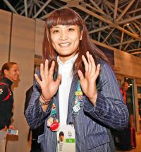 伊調、男女初５連覇の東京五輪「何かで携わりたい」 - レスリング : 日刊スポーツ