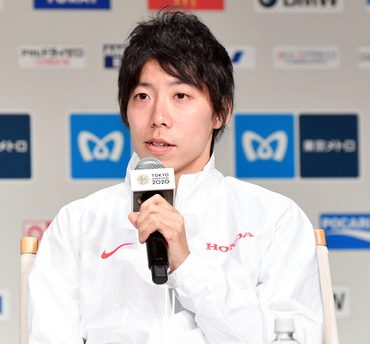 東京マラソンの会見に臨む設楽（撮影・滝沢徹郎）