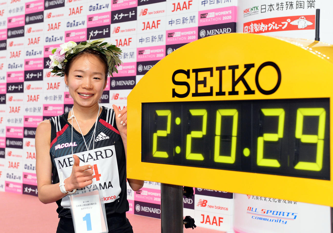 2時間20分29秒で優勝した一山麻緒（撮影・森本幸一）