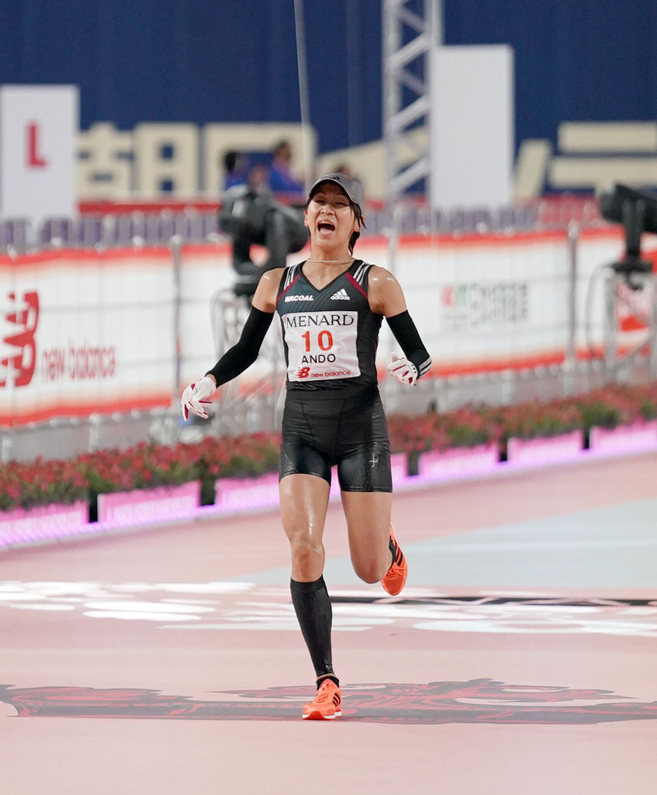 2位でゴールする安藤（撮影・森本幸一）