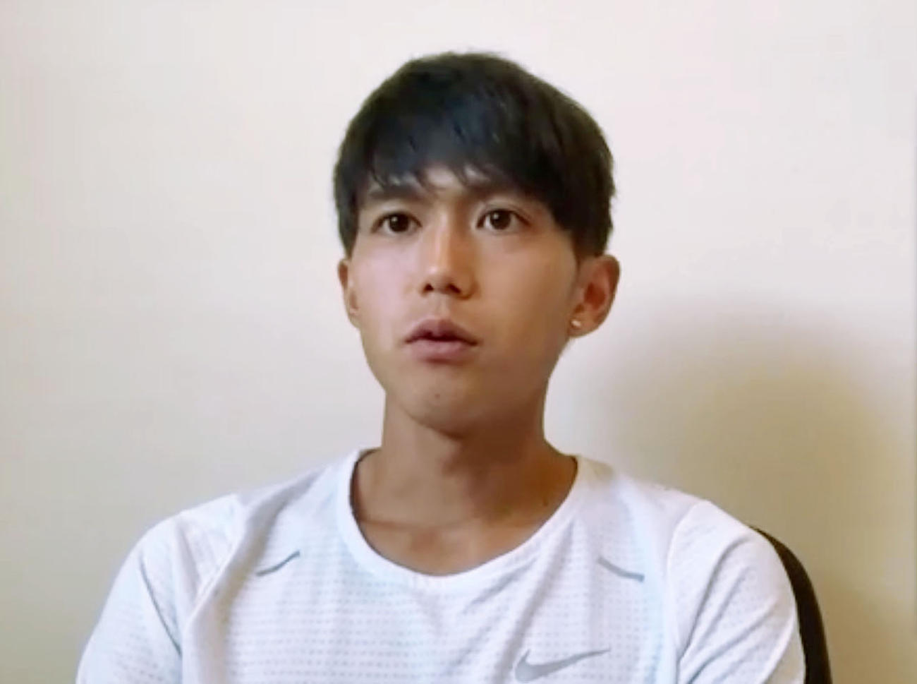 オンラインで取材に応じる男子マラソンの大迫傑（共同）