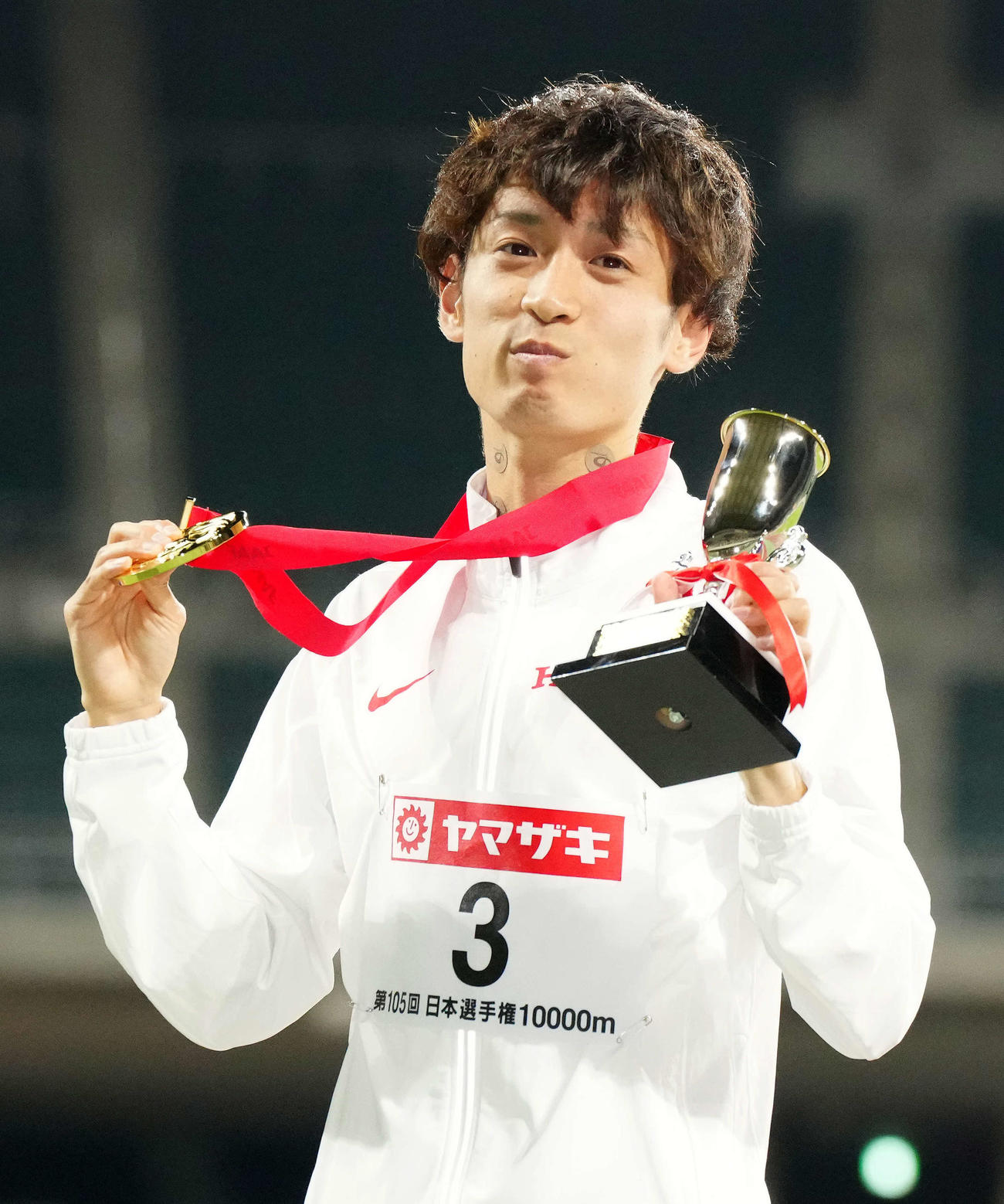 男子1万メートルで優勝した伊藤（撮影・江口和貴）
