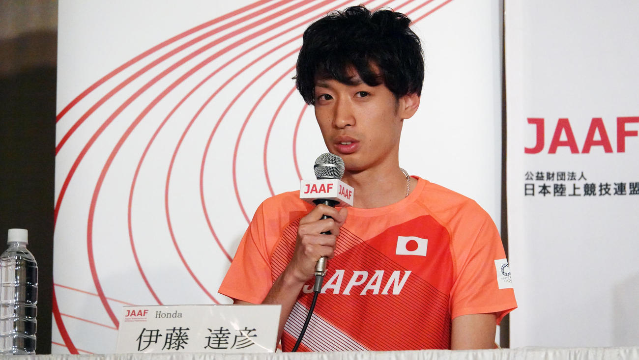 東京五輪1万メートル代表内定会見に登壇した伊藤（日本陸連提供）
