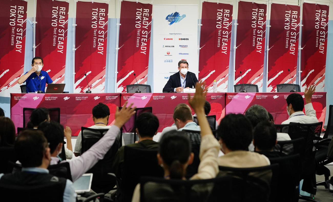 東京五輪テスト大会で会見する世界陸連のセバスチャン・コー会長（撮影・菅敏）