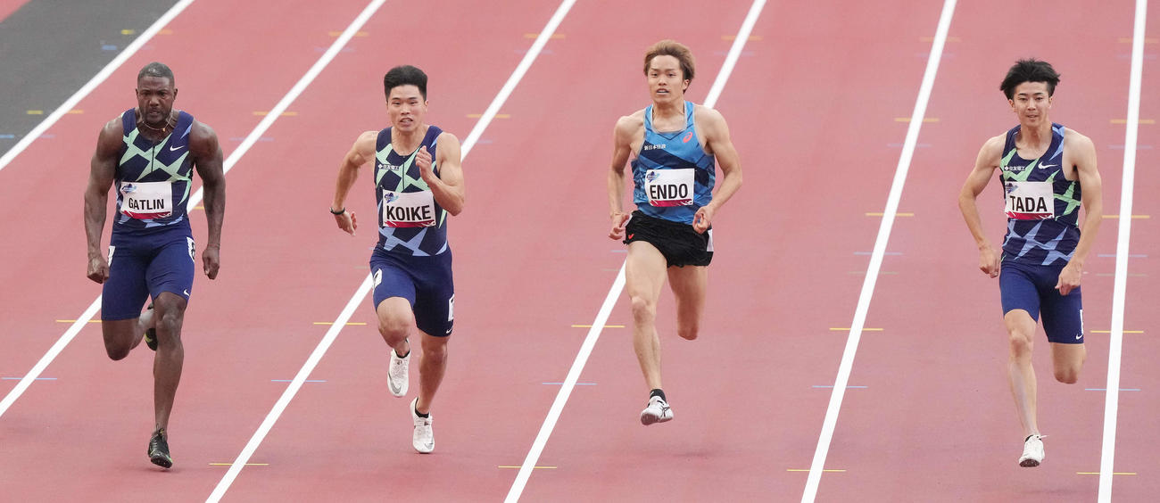 男子100メートル予選で力走する小池（左から2人目）、ガトリン（左）、多田（右）（撮影・鈴木みどり）