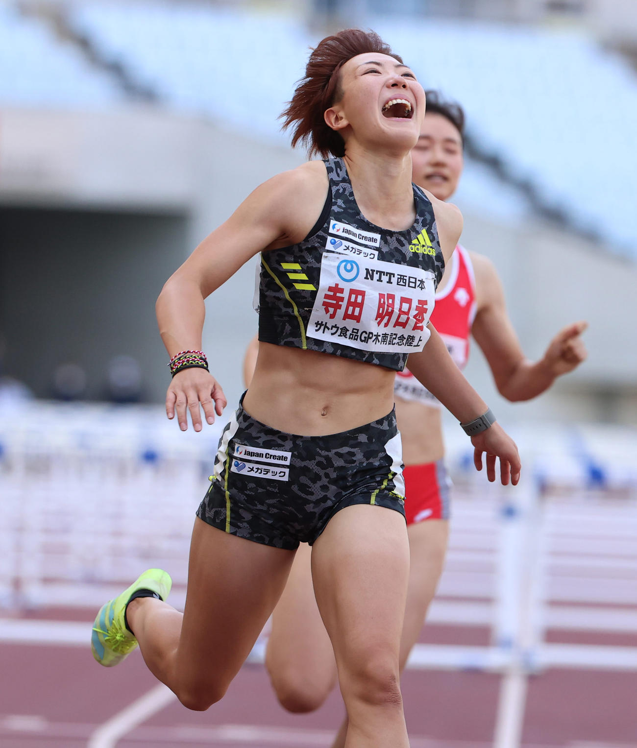 木南道孝記念陸上競技大会　女子100メートル障害決勝　12秒89で優勝する寺田明日香（撮影・清水貴仁）