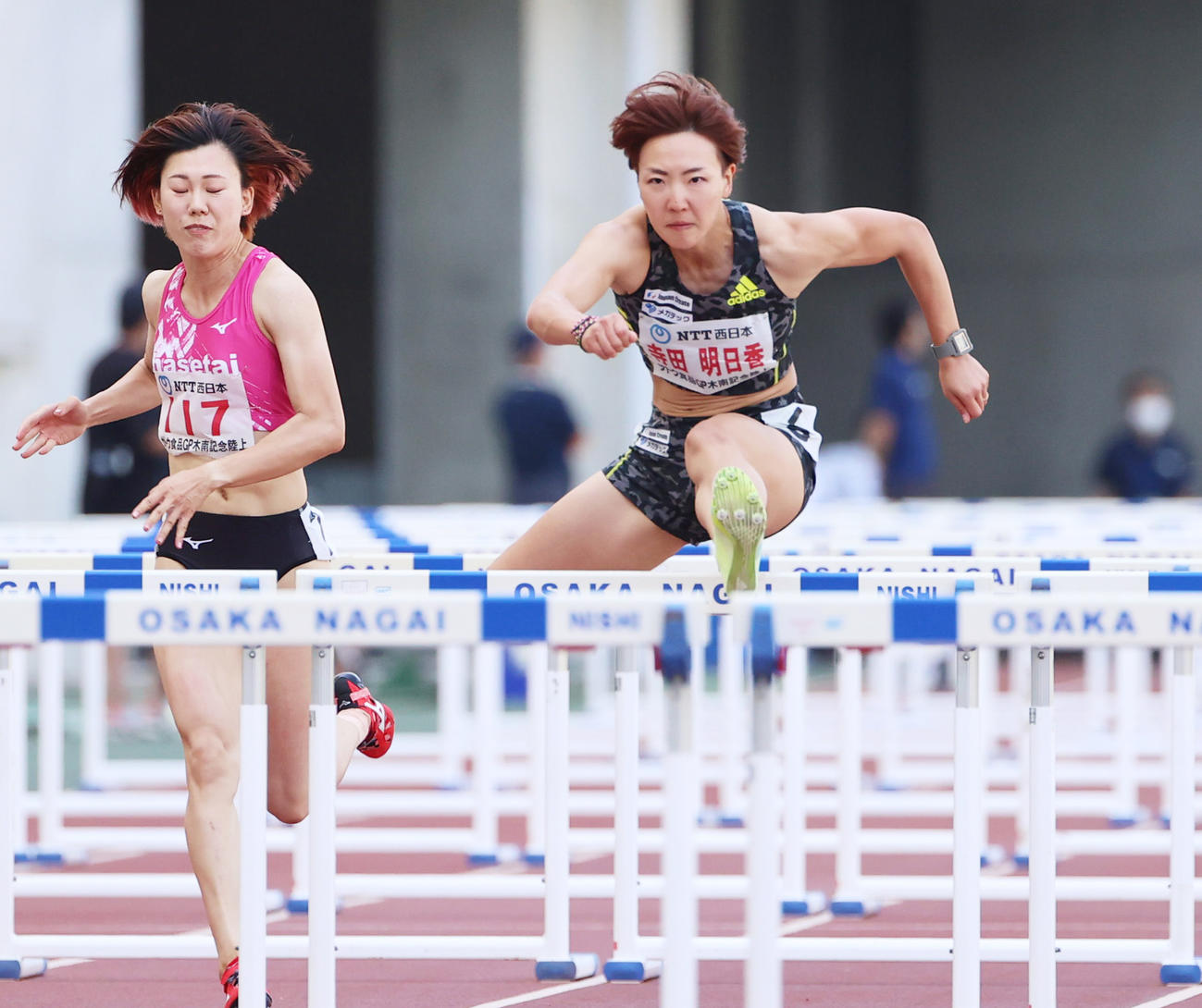 木南道孝記念陸上競技大会　女子100メートル障害決勝　12秒89で優勝する寺田明日香（撮影・清水貴仁）