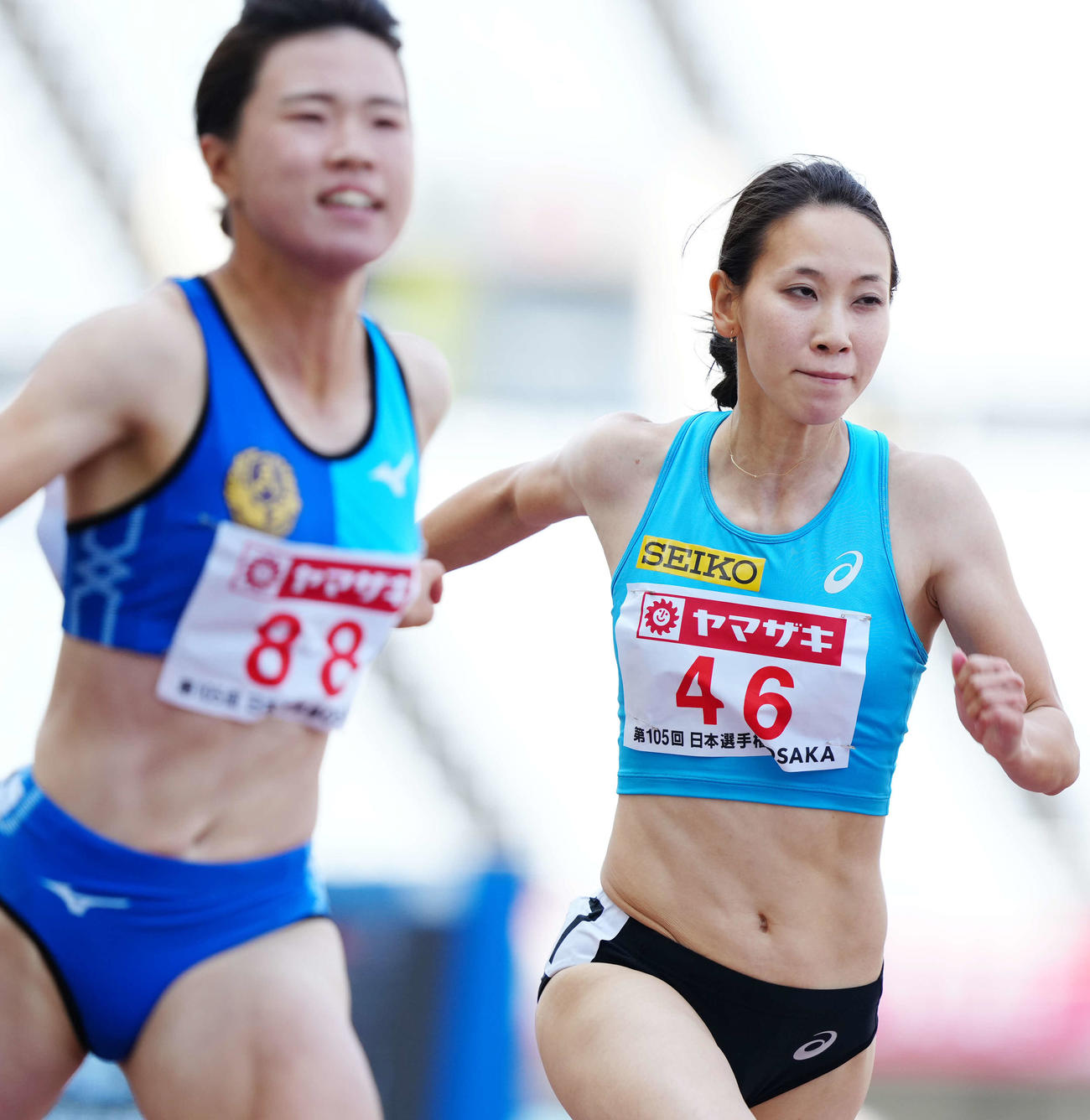女子100メートル予選4組、5着の福島（右）（撮影・江口和貴）