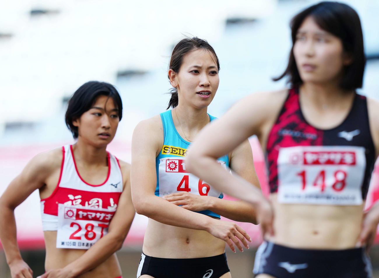 女子100メートル予選4組、5着となり厳しい表情の福島（中央）（撮影・江口和貴）