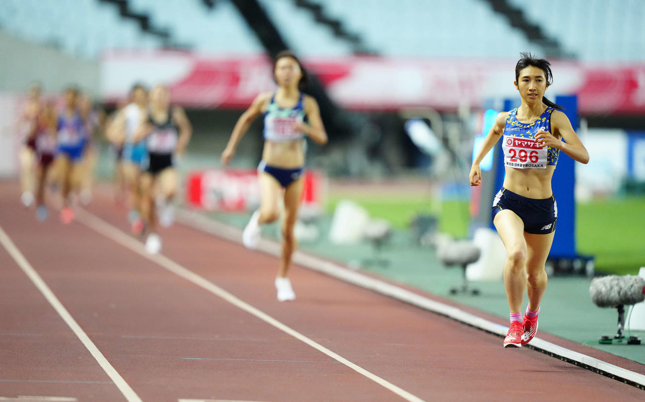 女子1500メートルで優勝の田中（撮影・江口和貴）