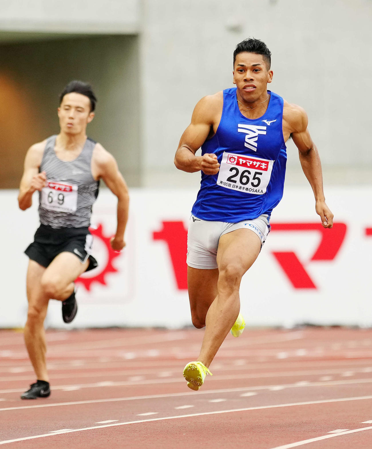 男子200メートル予選3組で1着のデーデー（撮影・江口和貴）