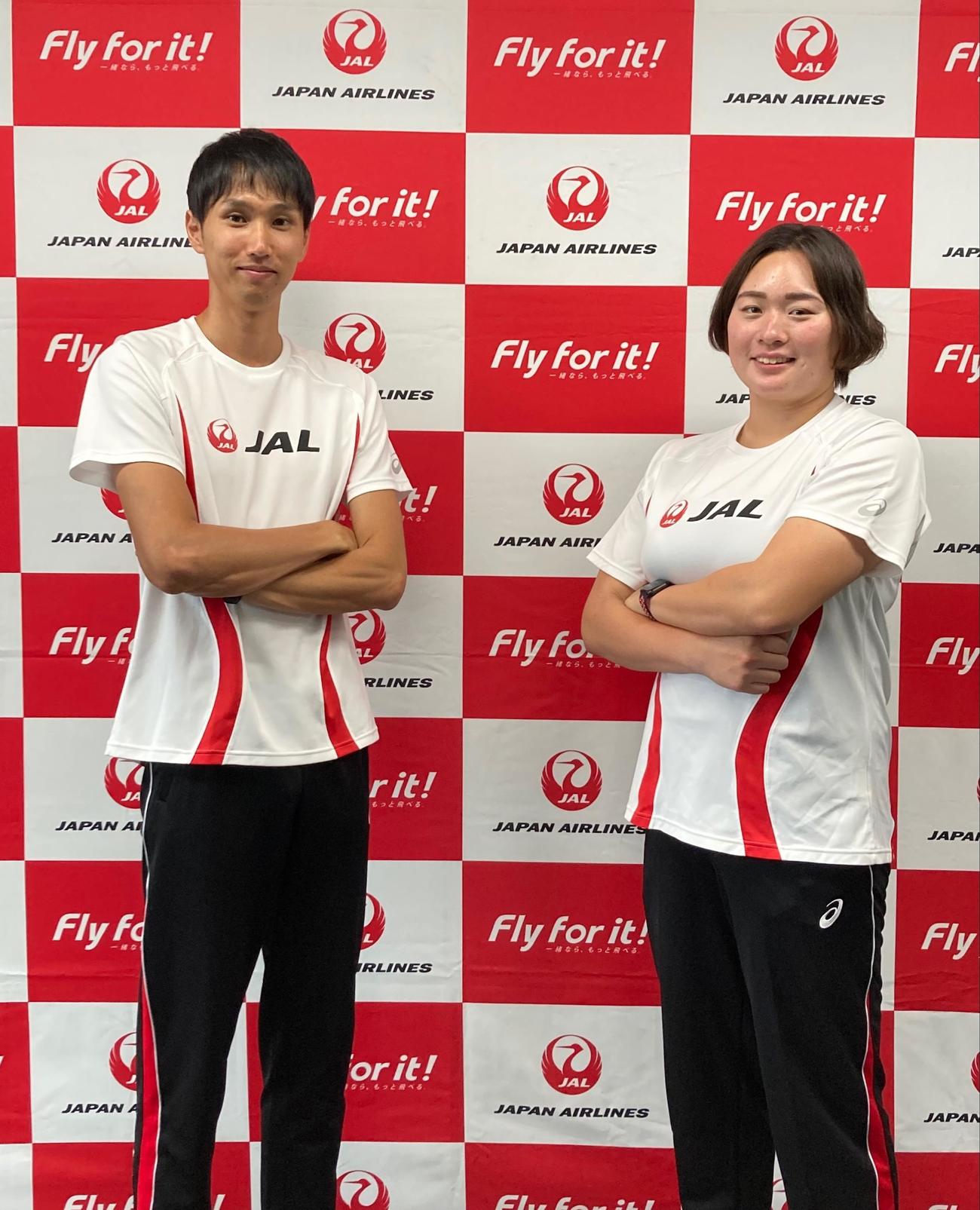 オンラインで会見し、五輪への抱負を述べた戸辺（左）と北口（JAL提供）