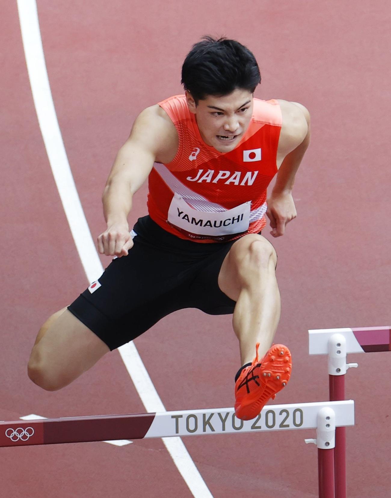 男子400メートル障害予選　力走する山内大夢（共同）