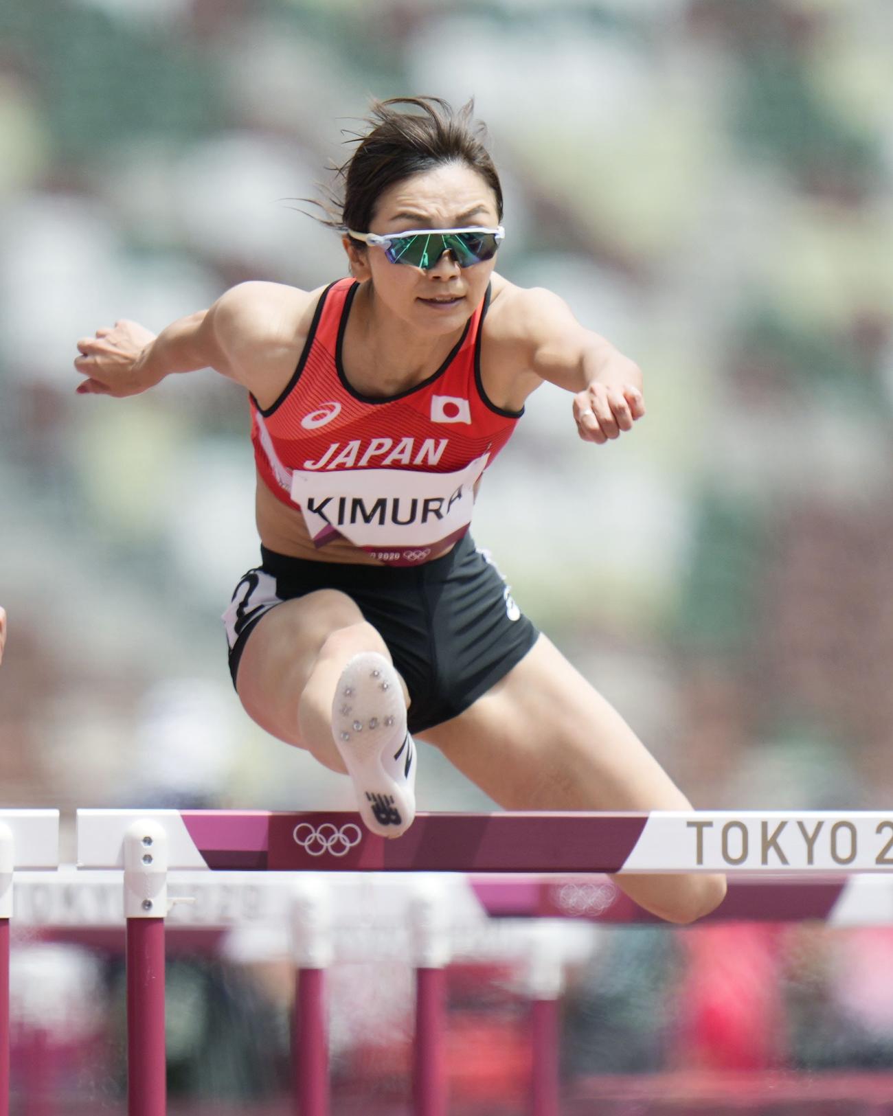 女子100メートル障害予選　力走する木村文子（共同）