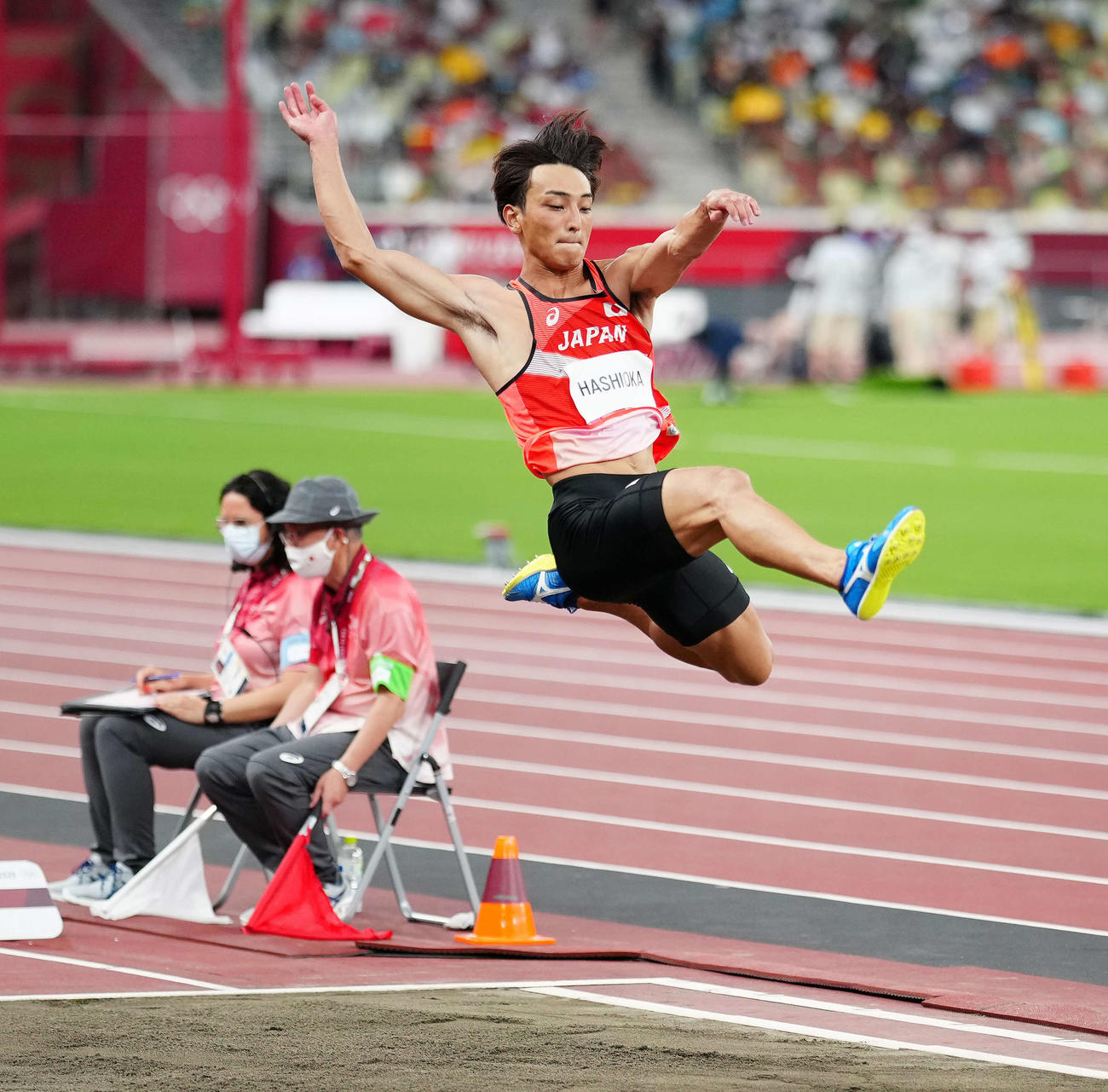男子走り幅跳び予選1回目の跳躍で決勝進出を決めた橋岡（撮影・江口和貴）