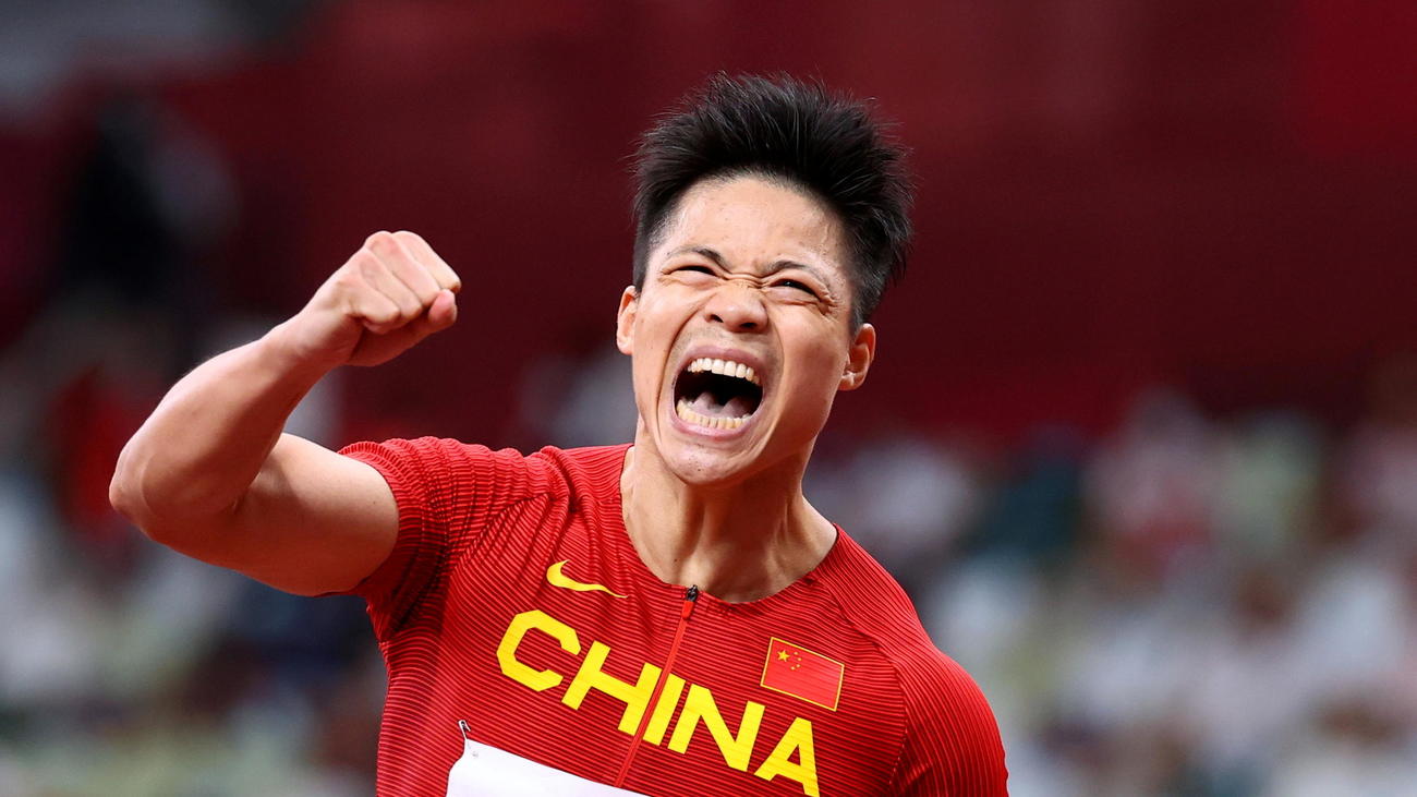 陸上男子100メートル準決勝　驚異的なアジア新記録をマークしガッツポーズの蘇炳添（ロイター）