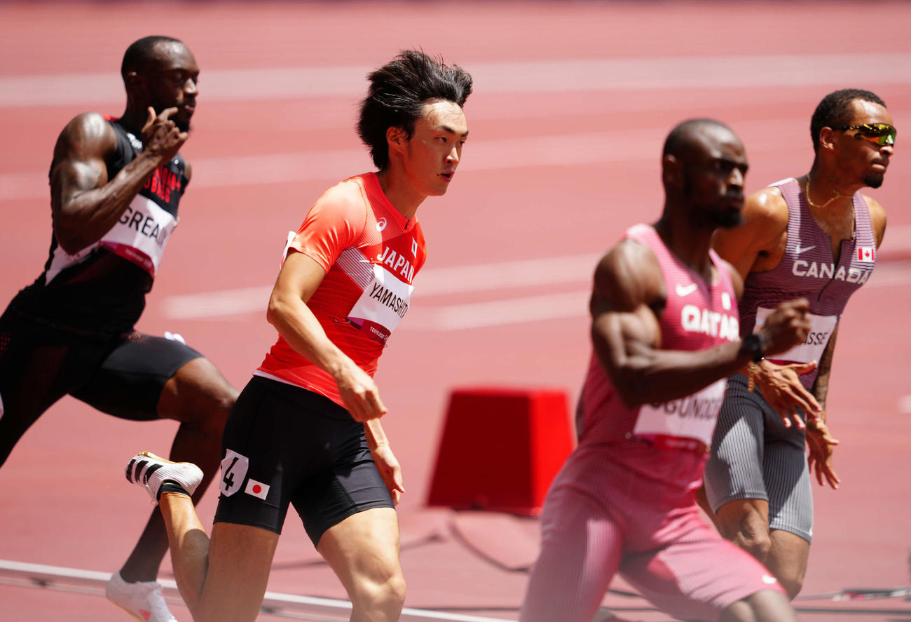男子200メートル予選3組、5着となった山下（左から2人目）（撮影・江口和貴）
