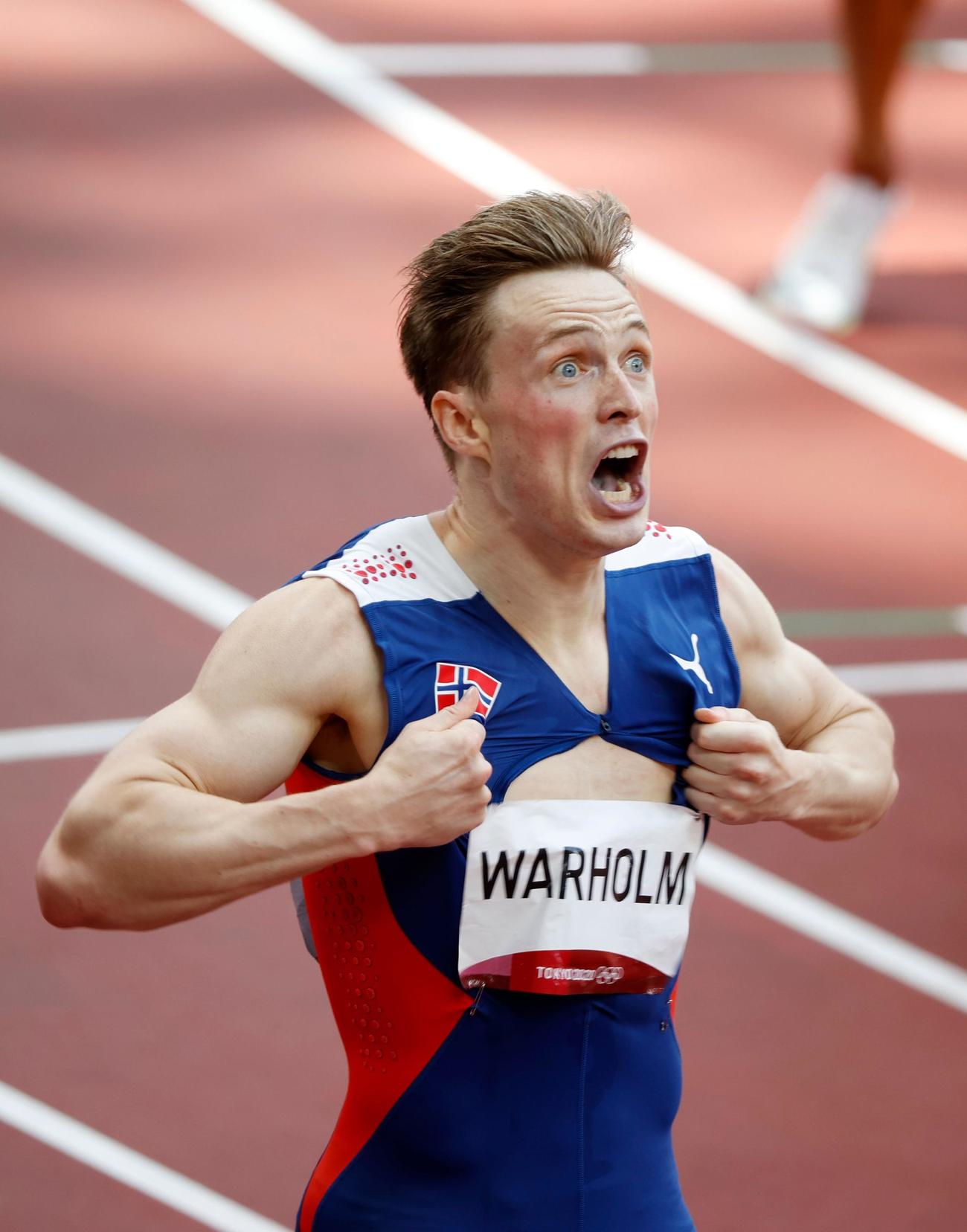 男子400メートル障害決勝　45秒94の世界新記録をマークして優勝したノルウェーのカルステン・ワーホルム（ロイター）