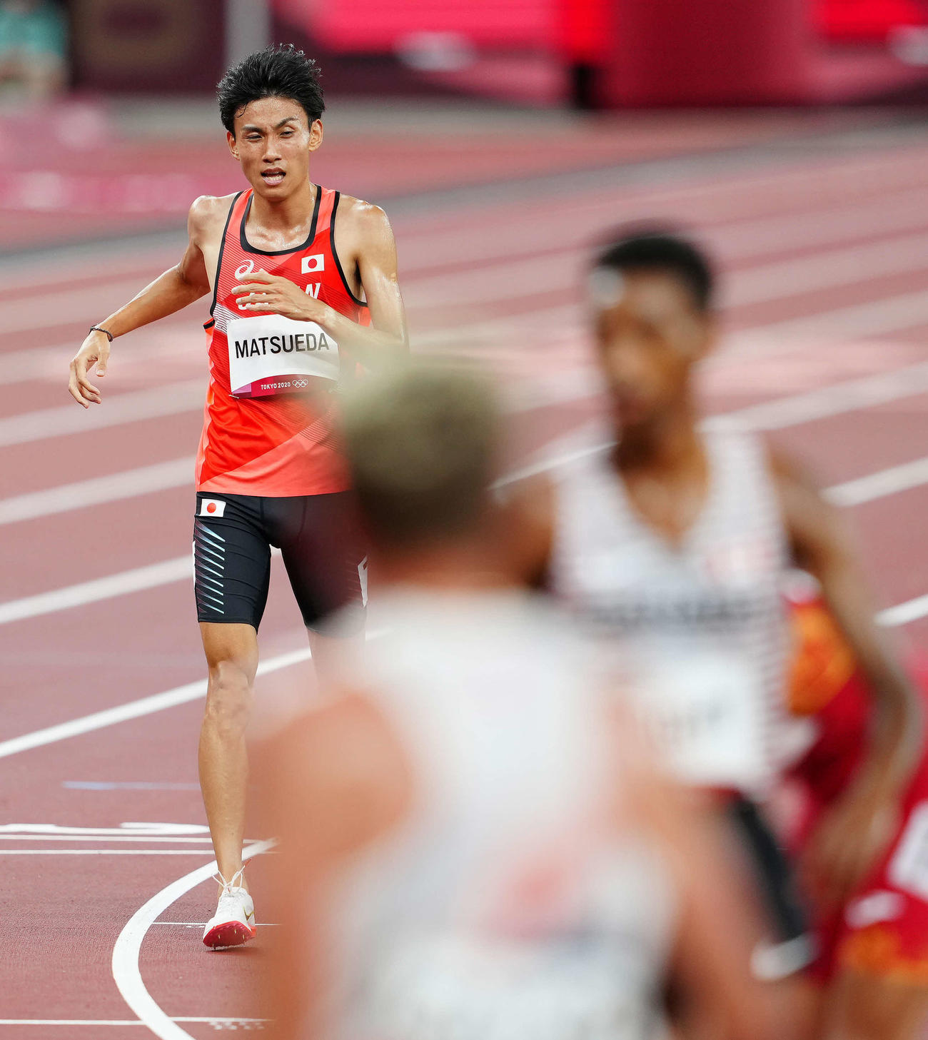 男子5000メートル予選2組、18位でフィニッシュする松枝（撮影・江口和貴）