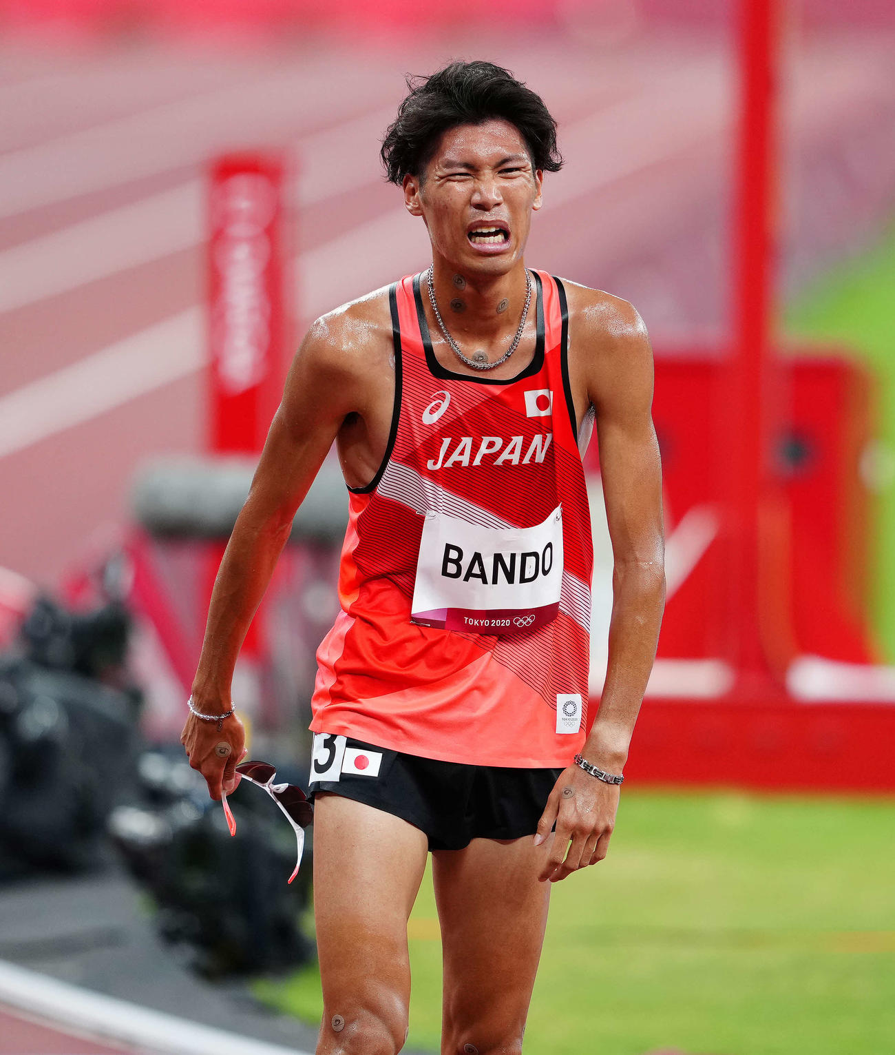 男子5000メートル予選1組、17位となり厳しい表情の坂東（撮影・江口和貴）