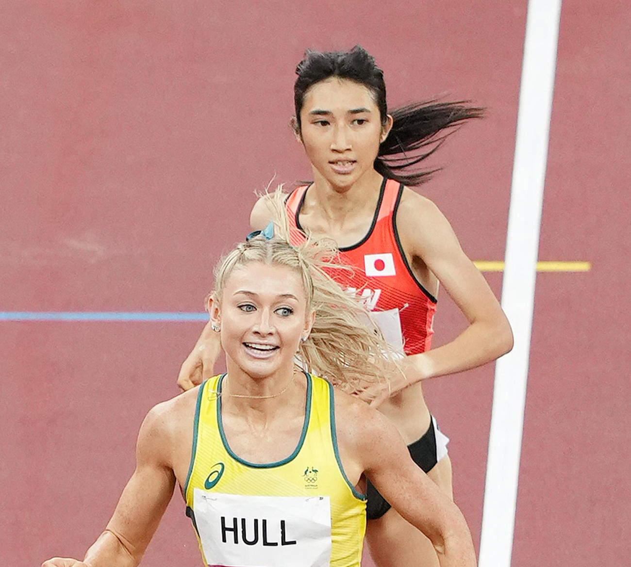 陸上女子1500メートル準決勝で5位でゴールし、決勝進出を決めた田中希実（後方）