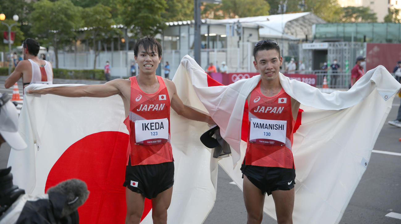 男子20キロ競歩で銀メダルの池田（左）と銅メダルの山西（撮影・佐藤翔太）