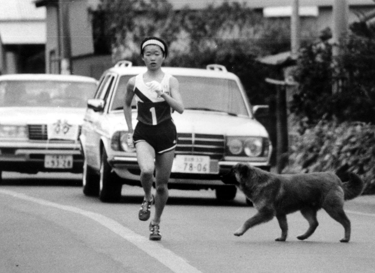 82年2月、マラソン初挑戦の千葉マラソンでいきなり日本最高の2時間36分34秒を記録する増田明美選手